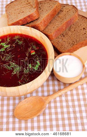 Vynikající boršč v tabulce detail