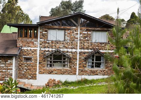 Antioqueña Rural Peasant House - Traditional Architecture Of Colombia
