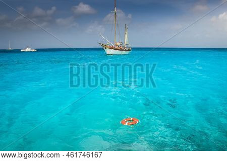 Tropical Paradise, Aruba Idyllic Caribbean Beach At Sunny Day, Dutch Antilles, Caribbean Sea