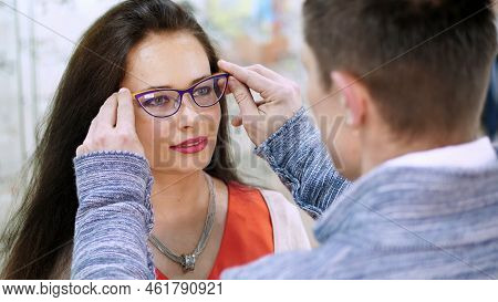 Shop Glasses, Optics, Beautiful Married Couple With Poor Eyesight, Choose Their Own Glasses, Rims Gl