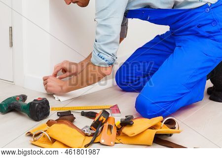 Installing A Plinth In The Room, Measuring The Required Length Using A Square And A Ruler, Notching 