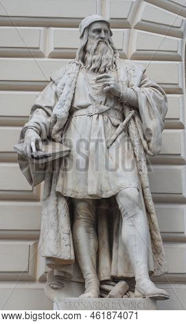 Leonardo Da Vinci Statue At Kuenstlerhaus In Vienna