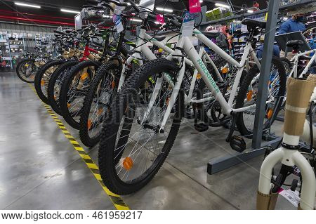Howrah, West Bengal, India - 26th October 2020 : Various Sports Cycles, Mountain Cycles, Hybrid Cycl