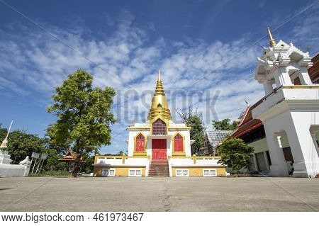 Wat Thian Tawai Has Beautiful Architecture In Pathum Thani Province In Thailand.