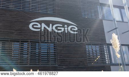 Bordeaux , Aquitaine  France - 19 09 2022 : Engie Logo Sign And Brand Text On Facade Agency Of Frenc