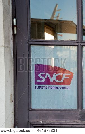 Bordeaux , Aquitaine  France - 19 09 2022 : Sncf Surete Ferroviaire Office Logo Brand And Sign Text 