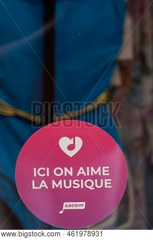 Bordeaux , Aquitaine  France - 05 09 2022 : Sacem Professional Association Collecting Payments Of Ar