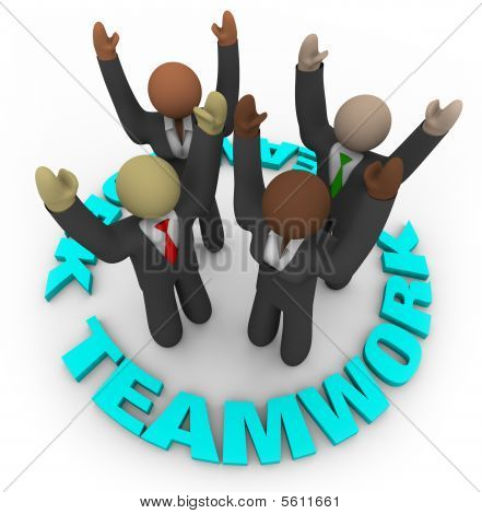 Teamwork Teammitglieder in Kreis