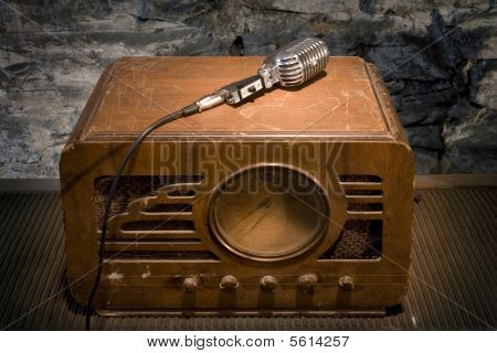 Vintage Radio und Mikrofon