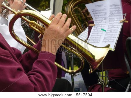 Flugel Horn bliver spillet i et Brass Band