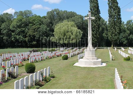 Cross of Sacrifice Wytschaete WW1 cemetery Belgium