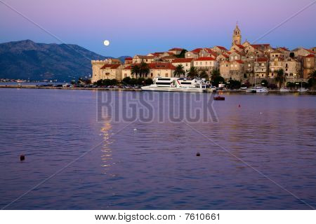 Wschód księżyca nad Korcula
