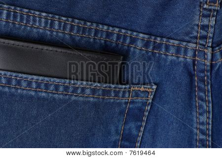 portemonnee in blauwe jeans zak