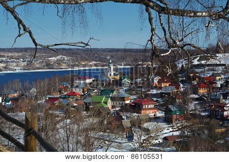 Town Is Ploys In Middle Of Country