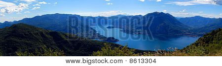 Panorama der Comer See mit Lugano See im Hintergrund