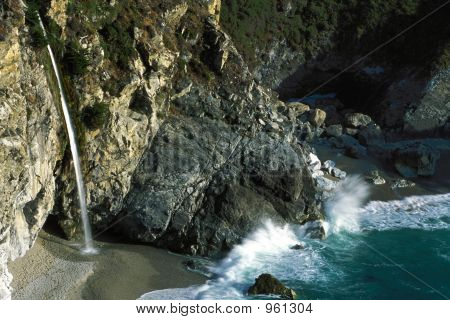 Robuste Big Sur-Wasserfall