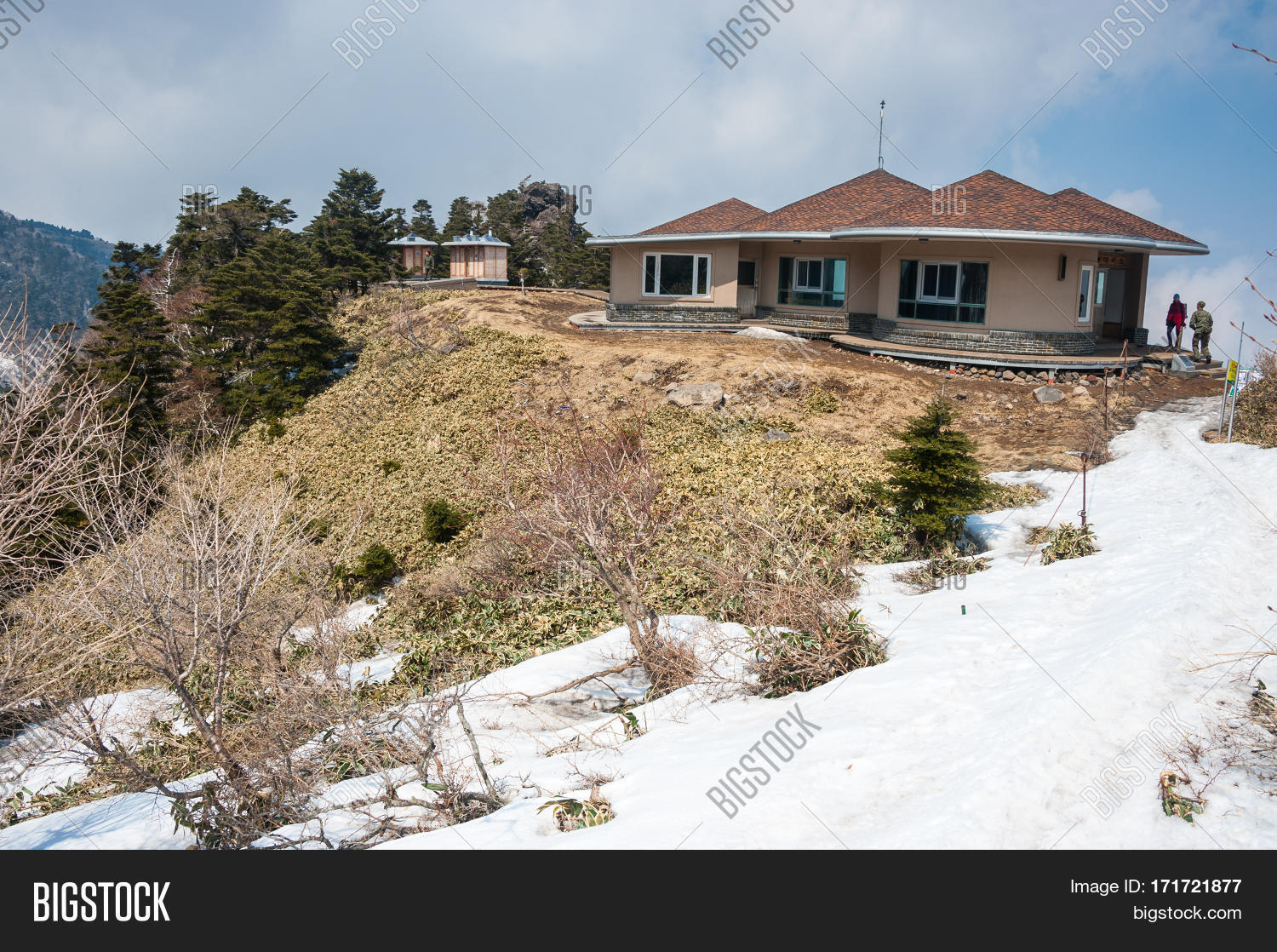 Shelter Trail Top Image & Photo (Free Trial) | Bigstock