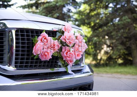 Wedding props wedding rings flowers wedding decoration items rings decorations on the car