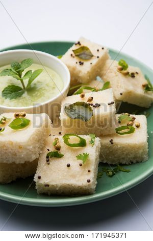khaman white dhokla made up of rice or urad dal