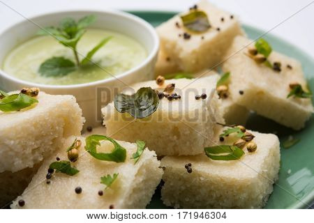 khaman white dhokla made up of rice or urad dal