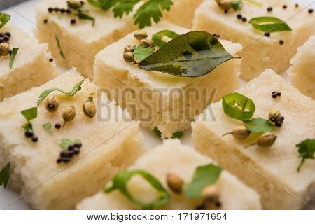 khaman white dhokla made up of rice or urad dal