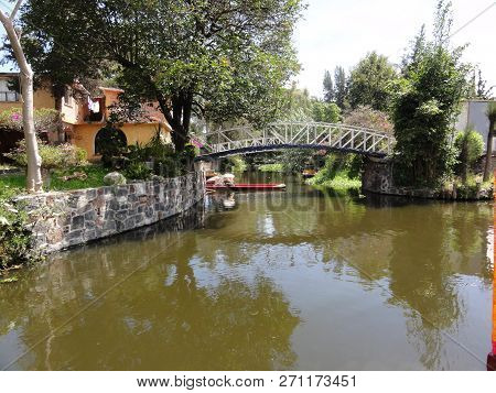 Xochimilco Is One Of The Sixteen Delegations Of The Town Of Mexico City In Mexico. Its Seat Is El Ro
