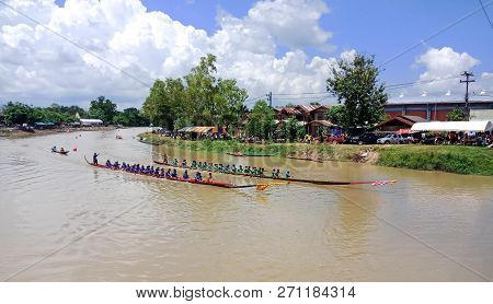 Akart-amnouy Skonnakorn / Thailand - August 27 2018: [ Long Boat Racing Festival, Thailand Tradition