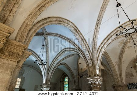 Jerusalem, Israel, November 24, 2018 : Ceiling And Its Supporting Columns In The Last Supper - Cenac