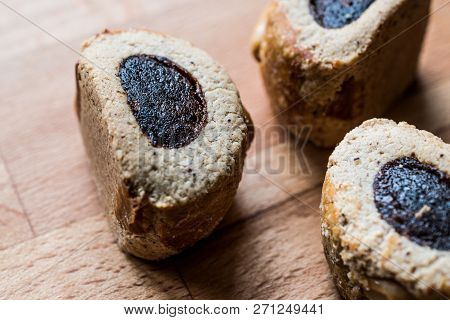 Mardin Coregi / Kulice With Date Fruit Paste And Almond