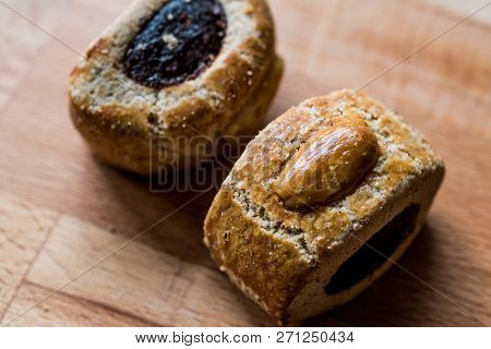 Mardin Coregi / Kulice With Date Fruit Paste And Almond