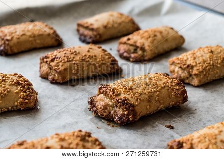 Pastries With Tahini And Sesame / Tahinli Corek