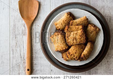 Pastries With Tahini And Sesame / Tahinli Corek