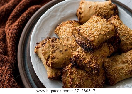 Pastries With Tahini And Sesame / Tahinli Corek