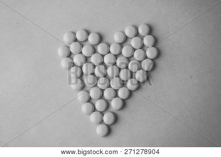 Small Medical Pharmaceptic Round Pills, Vitamins, Drugs, Antibiotics In The Form Of A Heart On A Bla