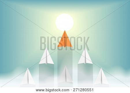 Leader Air Plane Paper Go To Target For Business Successfully And Teamwork With Sunset Blue Sky , Wh