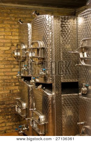 nierdzewne zabezpieczająca fermentacyjnych używane do produkcji wina