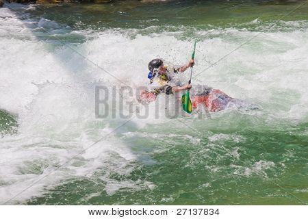 fiume selvaggio alpino in austria