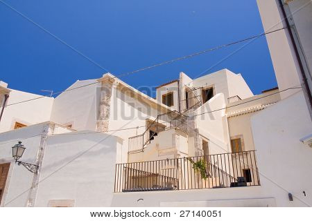 detalle de la arquitectura típica del casco antiguo de la siciliana