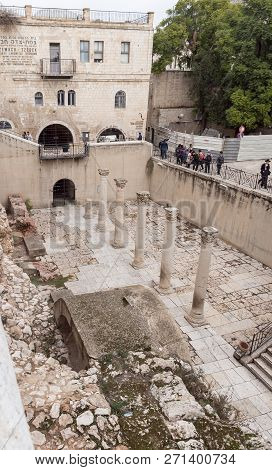 Jerusalem, Israel, November 24, 2018 : Numerous Tourists Visiting The Remains Of Cardo Street Near H