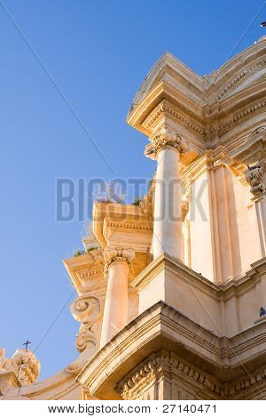 detalle de la arquitectura típica del casco antiguo de la siciliana