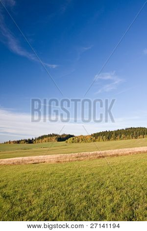en smuk farverig efterår landskab