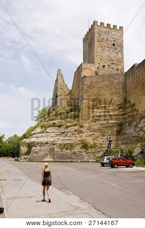 detalle de la arquitectura típica del casco antiguo de la siciliana