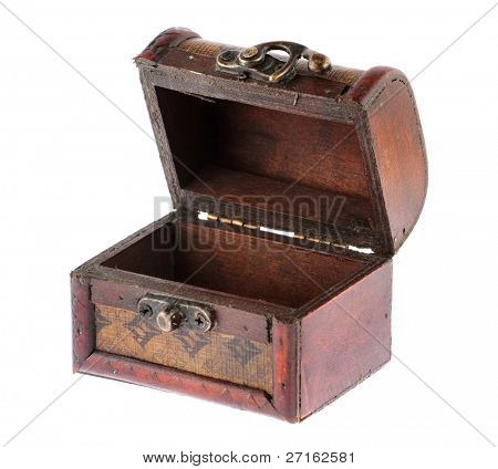 หีบศพไม้ที่แยกต่างหากบนพื้นหลังสีขาว