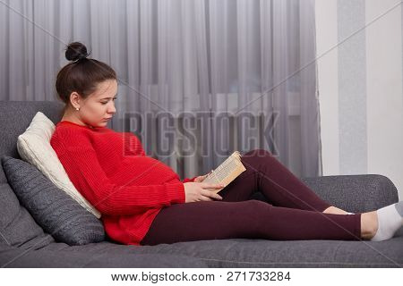 Expecting Mother Anticipates For Baby, Reads Literature For Pragnant Women, Learns Some Pieces Of Ad