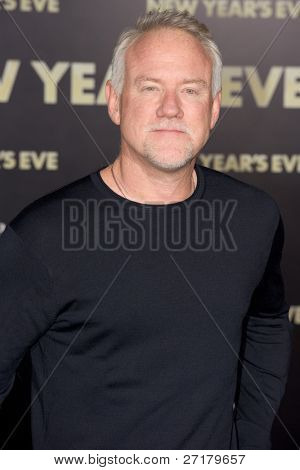 HOLLYWOOD, CA - 5. prosince: Skladatel John Debney přijíždí na premiéře 