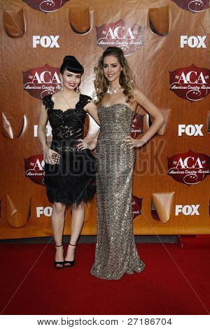 LOS ANGELES - DEC 5: Susie Brown; Danelle Leverett The Girls JaneDear arriva presso l'American Co