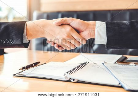 Business People Greeting New Colleagues While Job Interviewing Shaking Hands Meeting Planning After