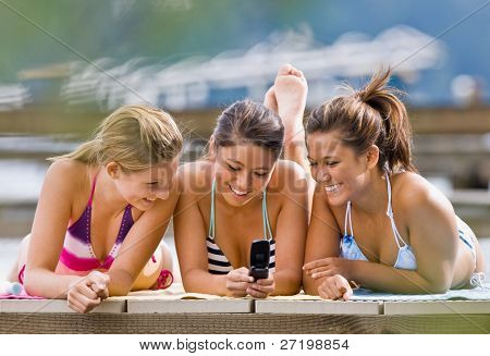 Mensajería de amigos con el teléfono celular