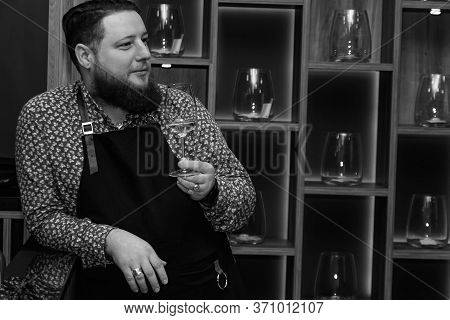 Sommelier, Cavist. Training In School Sommelier. Wine School. Wine Tasting