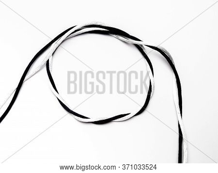 A Knot With A White Thread And A Black Thread Against A White Background